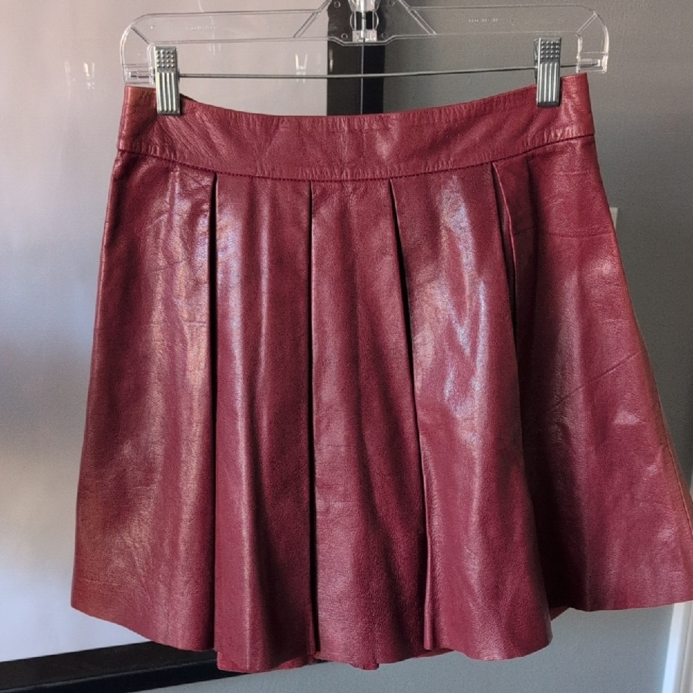 Early 2000s Alice + Olivia Leather Skirt. Size S-M